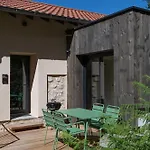 Konukevi Le Moulin De Nouara 3*